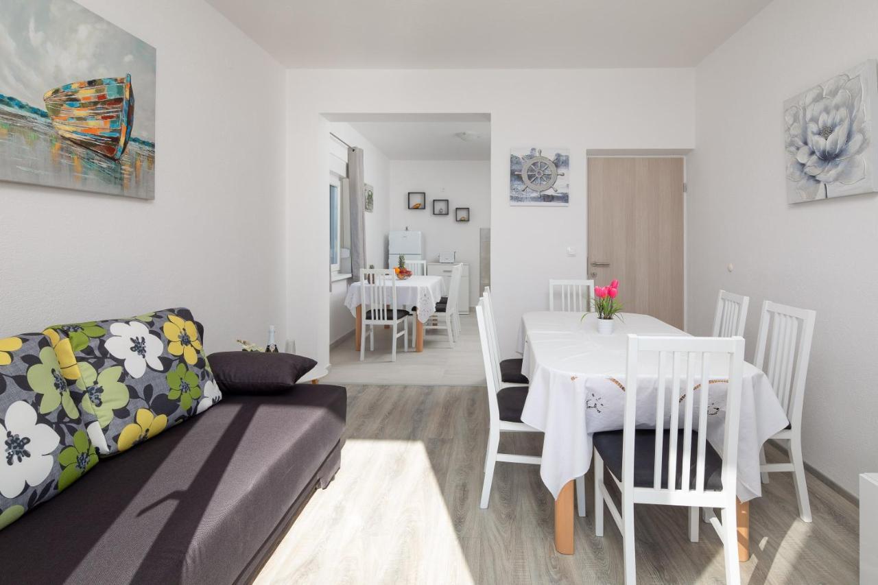 Apartments 20 Meters From The Beach Jesenice  Luaran gambar