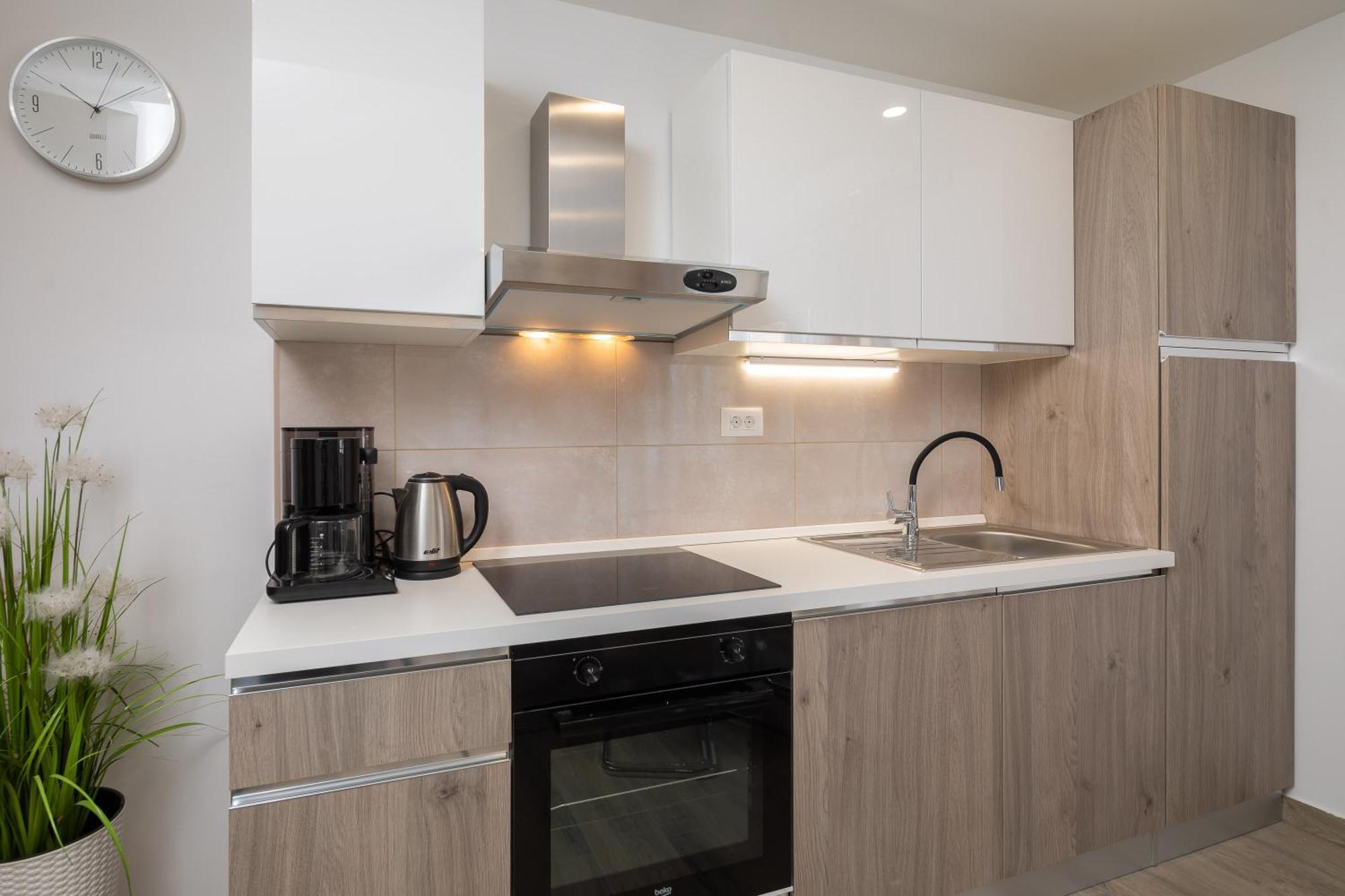 Apartments 20 Meters From The Beach Jesenice  Bilik gambar